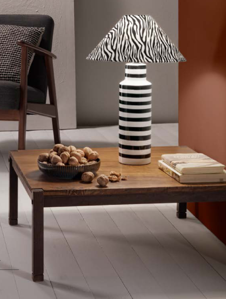 Lume in ceramica con decoro zebrato e base a righe bianco-nero 1XE14 non incl. KENYA Lume in ceramica con decoro zebrato e base a righe bianco-nero 1XE14 non incl. KENYA